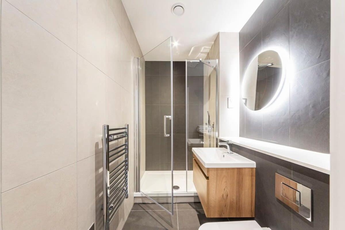 Modern And Stylish 1 Bed Apartment In East Grinstead Bagian luar foto
