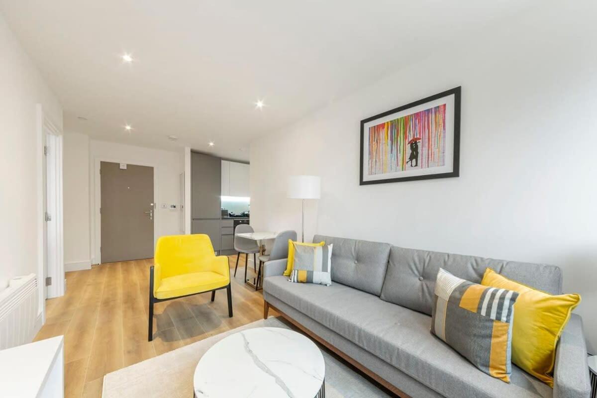 Modern And Stylish 1 Bed Apartment In East Grinstead Bagian luar foto