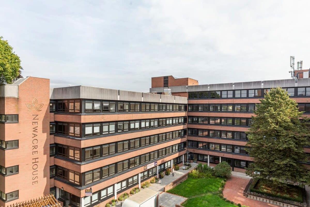 Modern And Stylish 1 Bed Apartment In East Grinstead Bagian luar foto